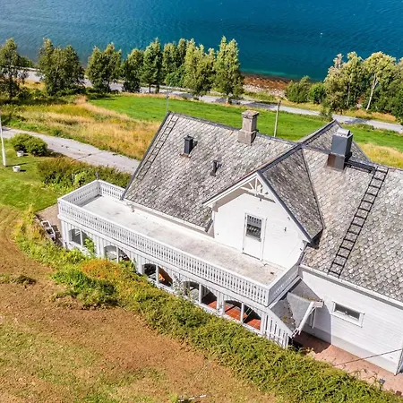 Gorgeous In With Kitchen Feriehus